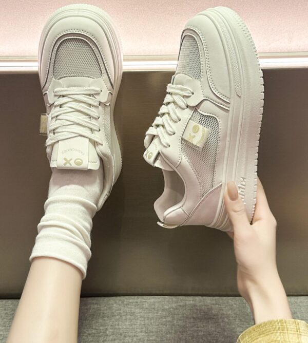 Chaussures de skateboard avec semelle épaisse, nouvelles chaussures blanches pour femmes pour l'été, respirantes, avec augmentation, chaussures de sport et casuales avec semelle douce, blanc riz – Image 3